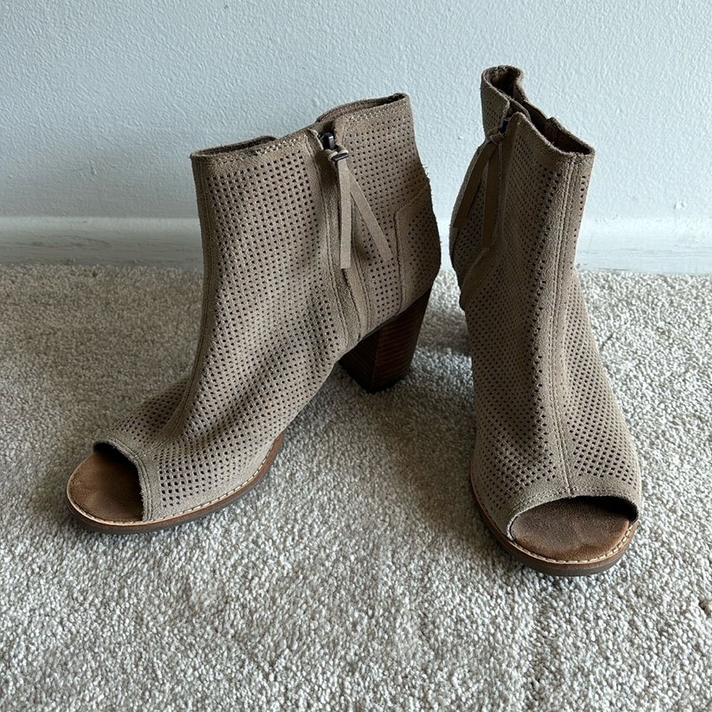 Tom’s Heels